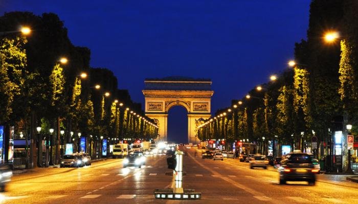 السياحة في باريس المسافرون العرب