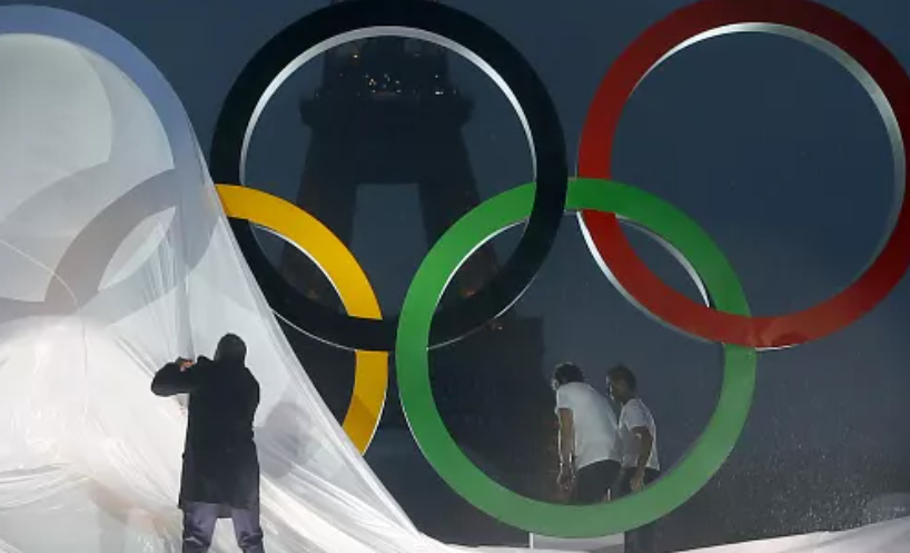 ماكرون: لا مكان للعلم الروسي في أولمبياد باريس 2024