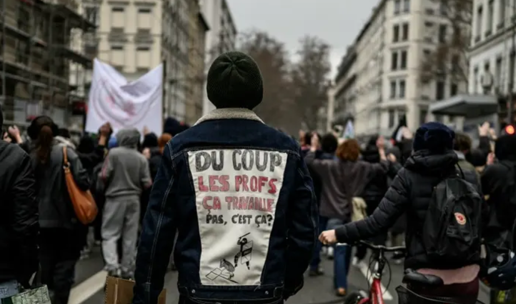 للمرة الثانية..المعلمون الفرنسيون يعتزمون الإضراب عن العمل