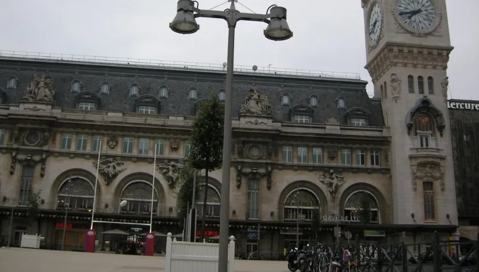 هجوم بسكين في باريس… ثلاثة جرحى في محطة قطارات كبرى هجوم بسكين في باريس... ثلاثة جرحى في محطة قطارات كبرى