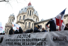 اتحاد الشرطة الفرنسي يهدد بتعطيل مسيرة الشعلة الأولمبية