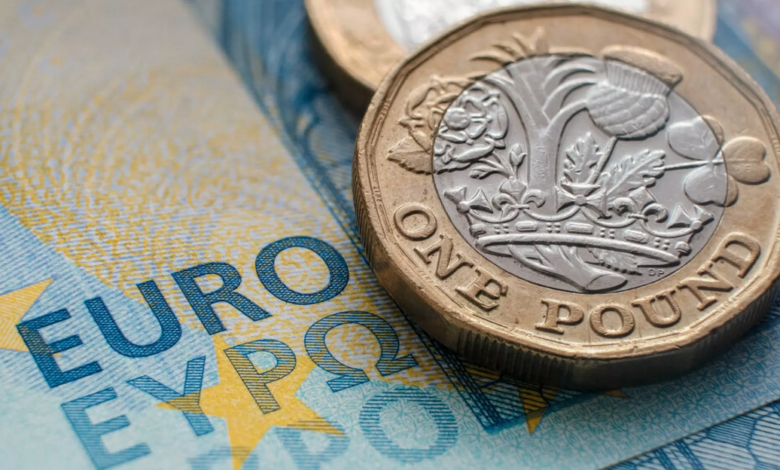 اليورو يهبط الى أدنى مستوى في عامين بسبب الأحداث السياسية.. ما التأثير على الأسواق؟