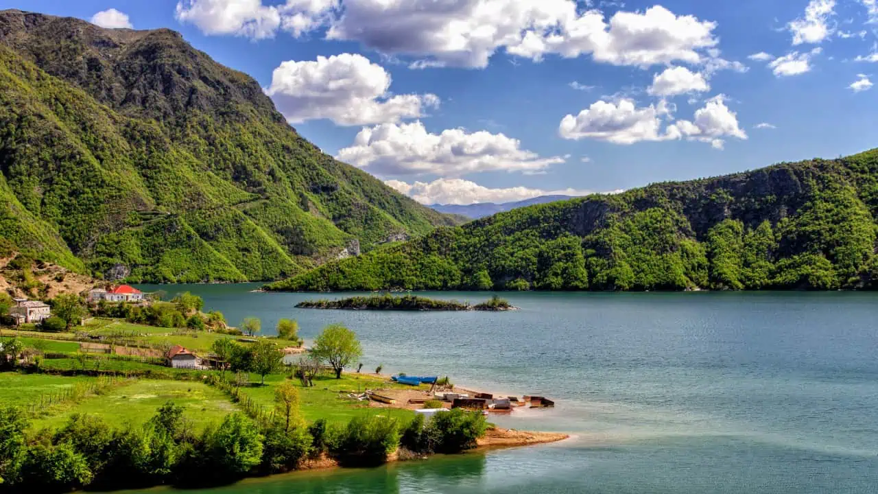 ألبانيا لؤلؤة البلقان المنسية