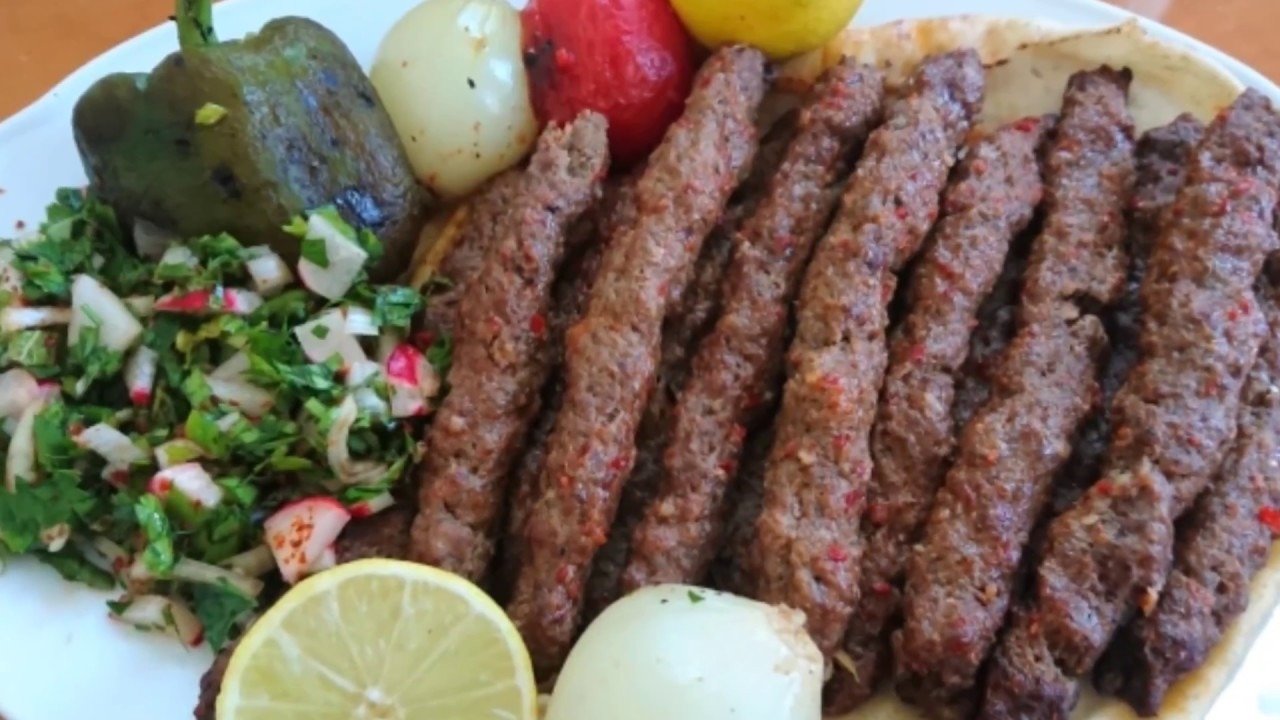 الكباب الحلبي من اشهر الاكلات السورية