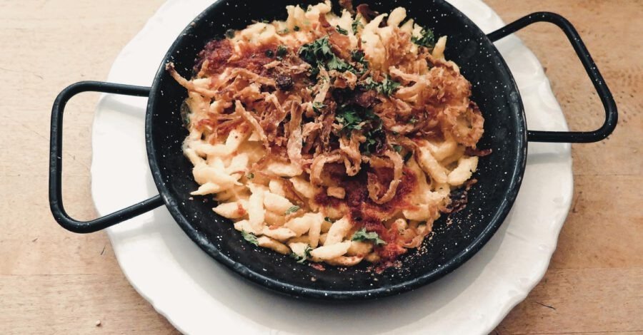  اكلات تراثية في المانيا كاسيسباتزل Käsespätzle جنة النباتيين الدافئة