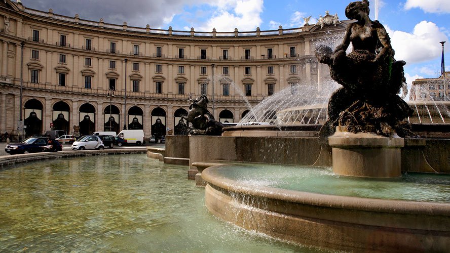 ساحة الجمهورية: السياحة في روما