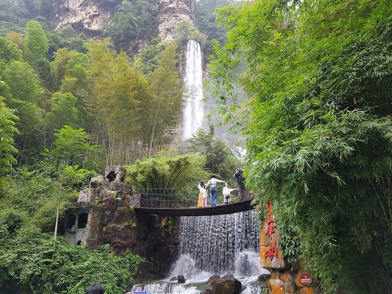 غابات تشانغجياجيه من أهم المعالم السياحية في الصين