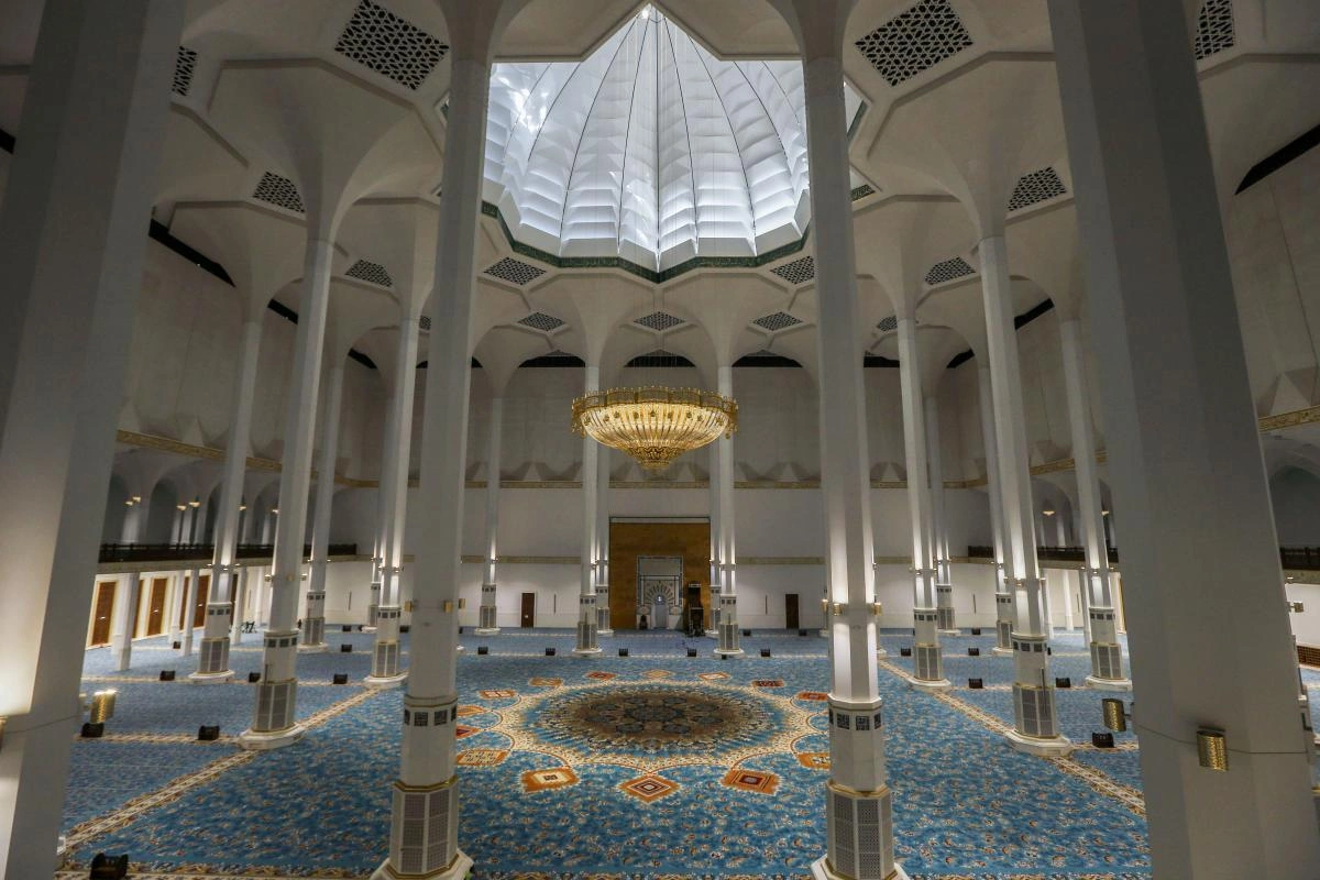 ما هو أكبر مسجد في العالم وأين يقع