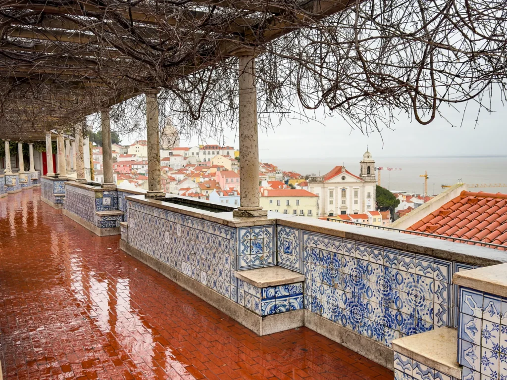 ما أسرار سحر لشبونة من ألفاما إلى نهر التاجة؟