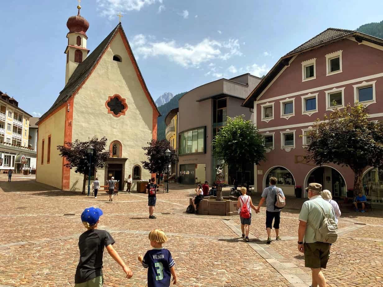 السياحة في قرية أورتساي إيطاليا 