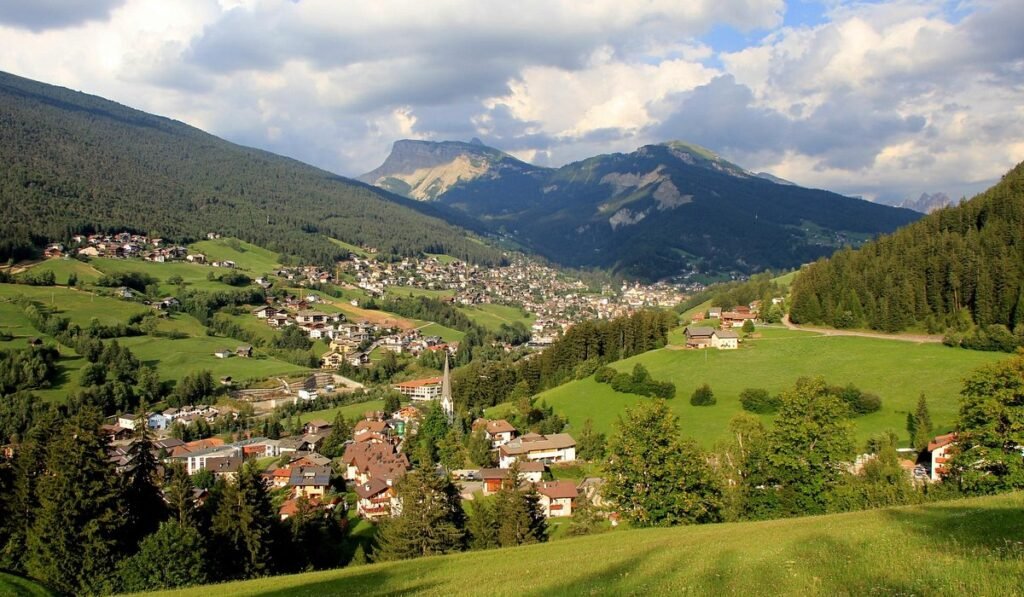 السياحة في قرية أورتساي إيطاليا