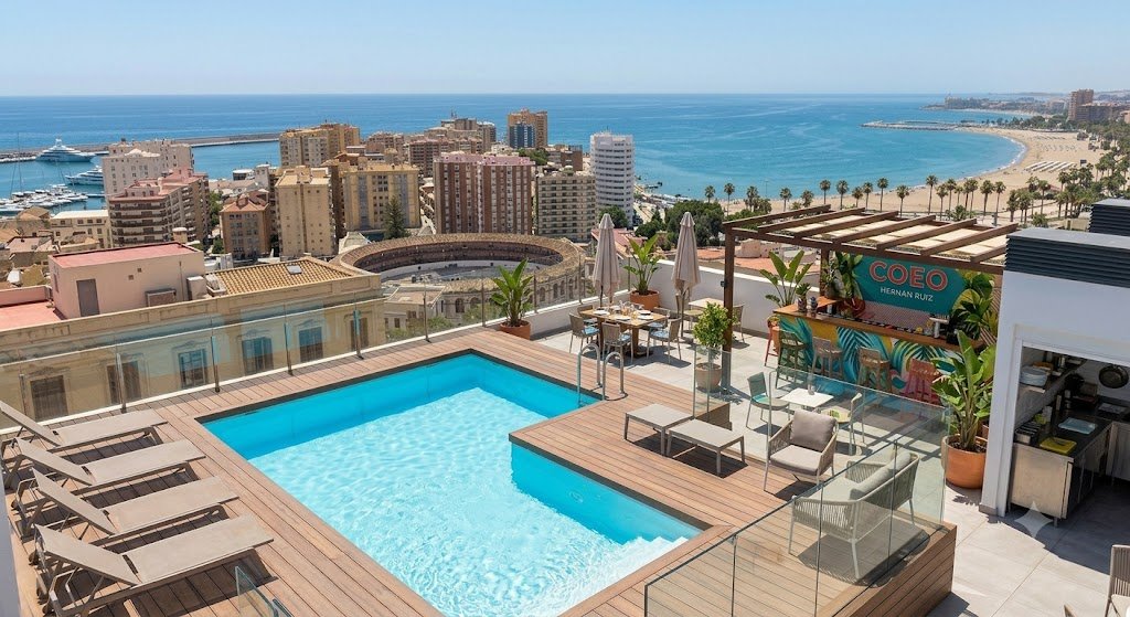 Coeo Hernan Ruiz Rooftop Pool Hostel