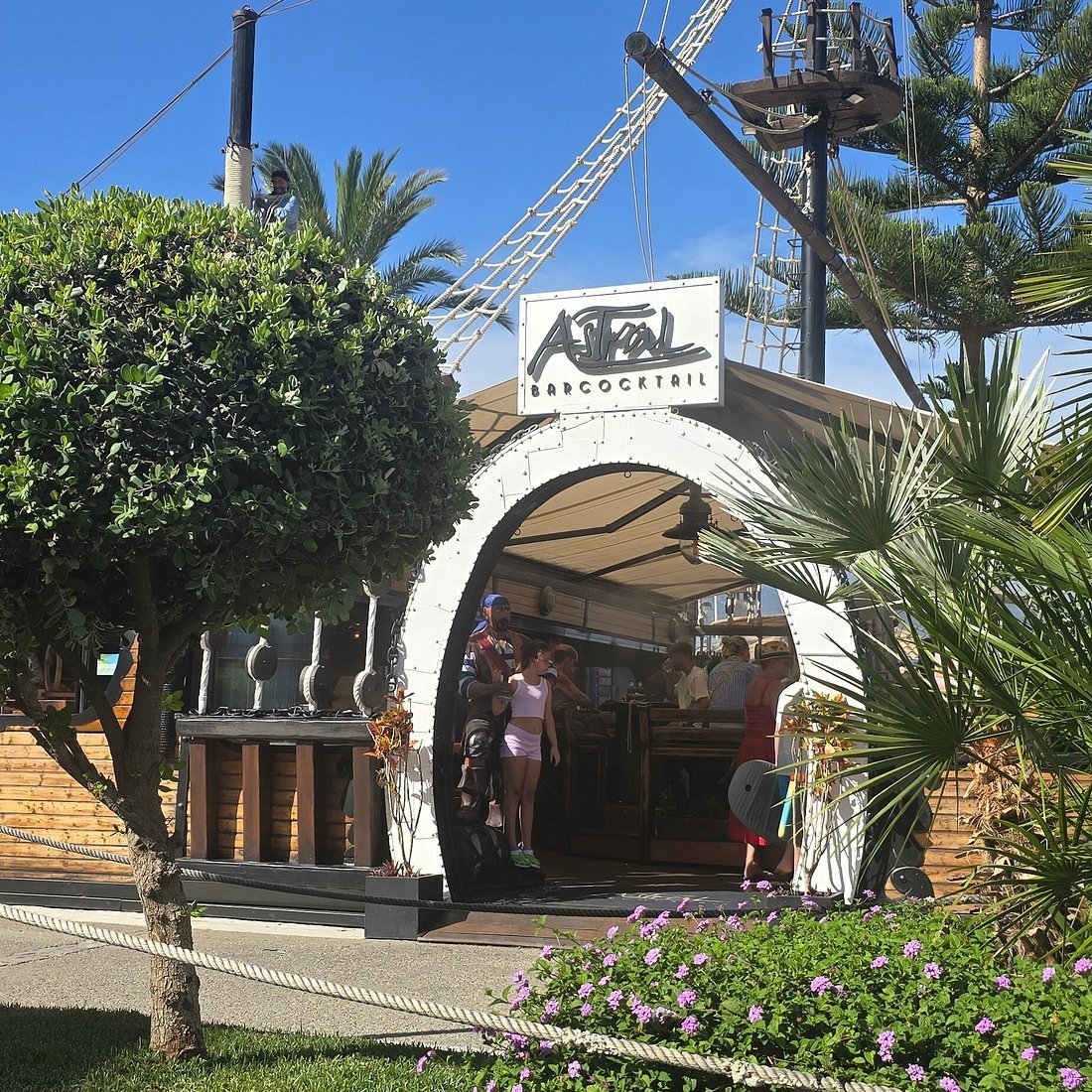ASTRAL Cocktail Bar