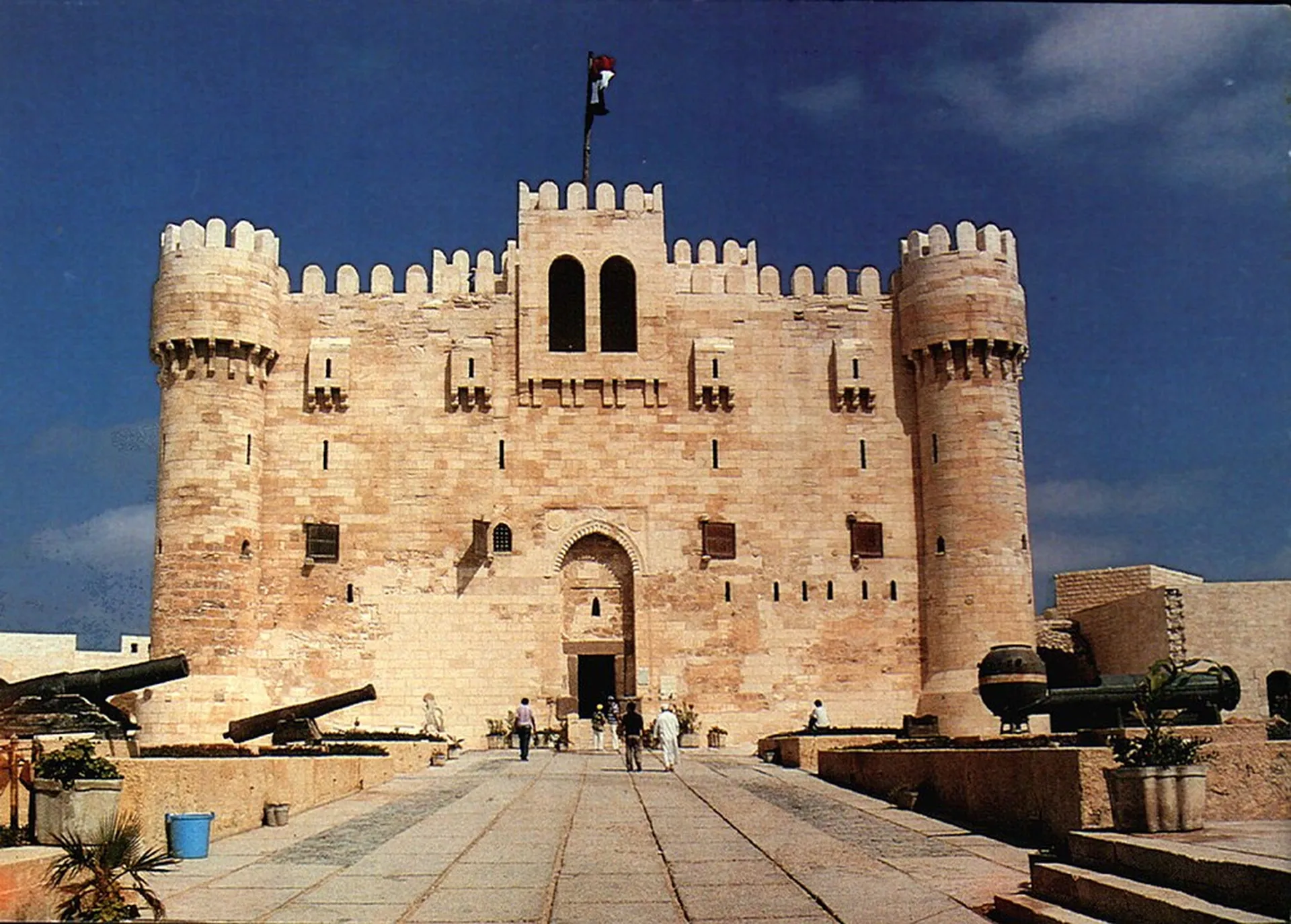 قلعة قايتباي من اشهر الاماكن السياحية في اسكندرية