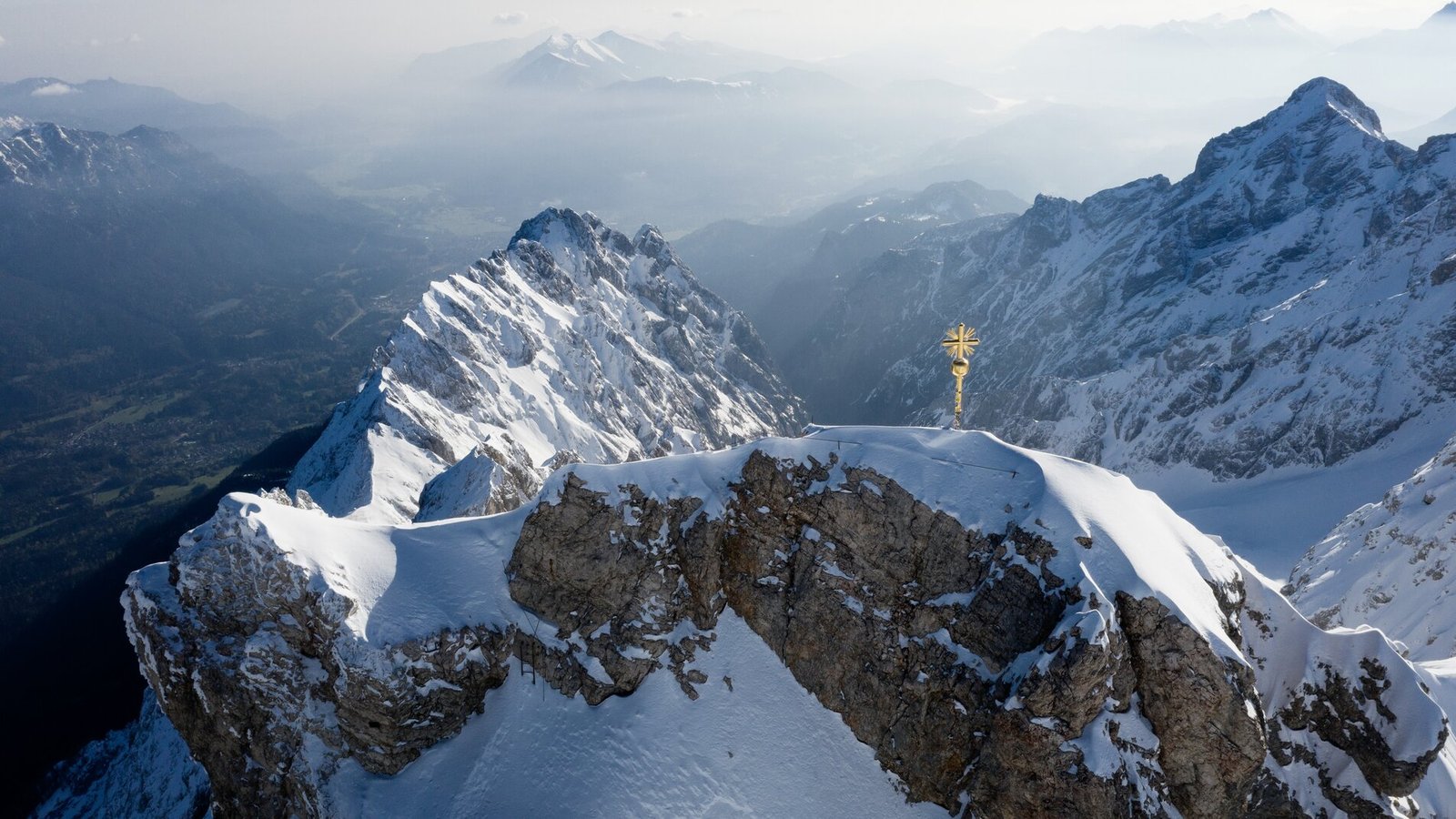 قمة تسوغشبيتسه Zugspitze من أجمل الأماكن في اقليم بافاريا الالماني